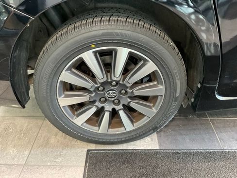 Used 2018 Toyota Sienna Limited Premium AWD/4WD image 6