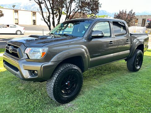 Used 2015 Toyota Tacoma 4x4 Double Cab w/ TRD Sport Package image 9