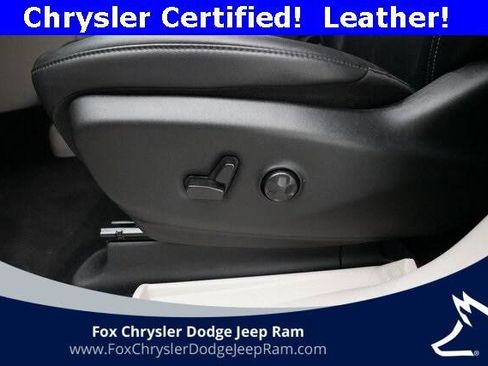 Certified 2024 Chrysler Pacifica Touring-L image 29