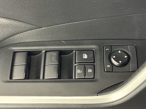 Used 2023 Toyota RAV4 LE AWD/4WD image 29