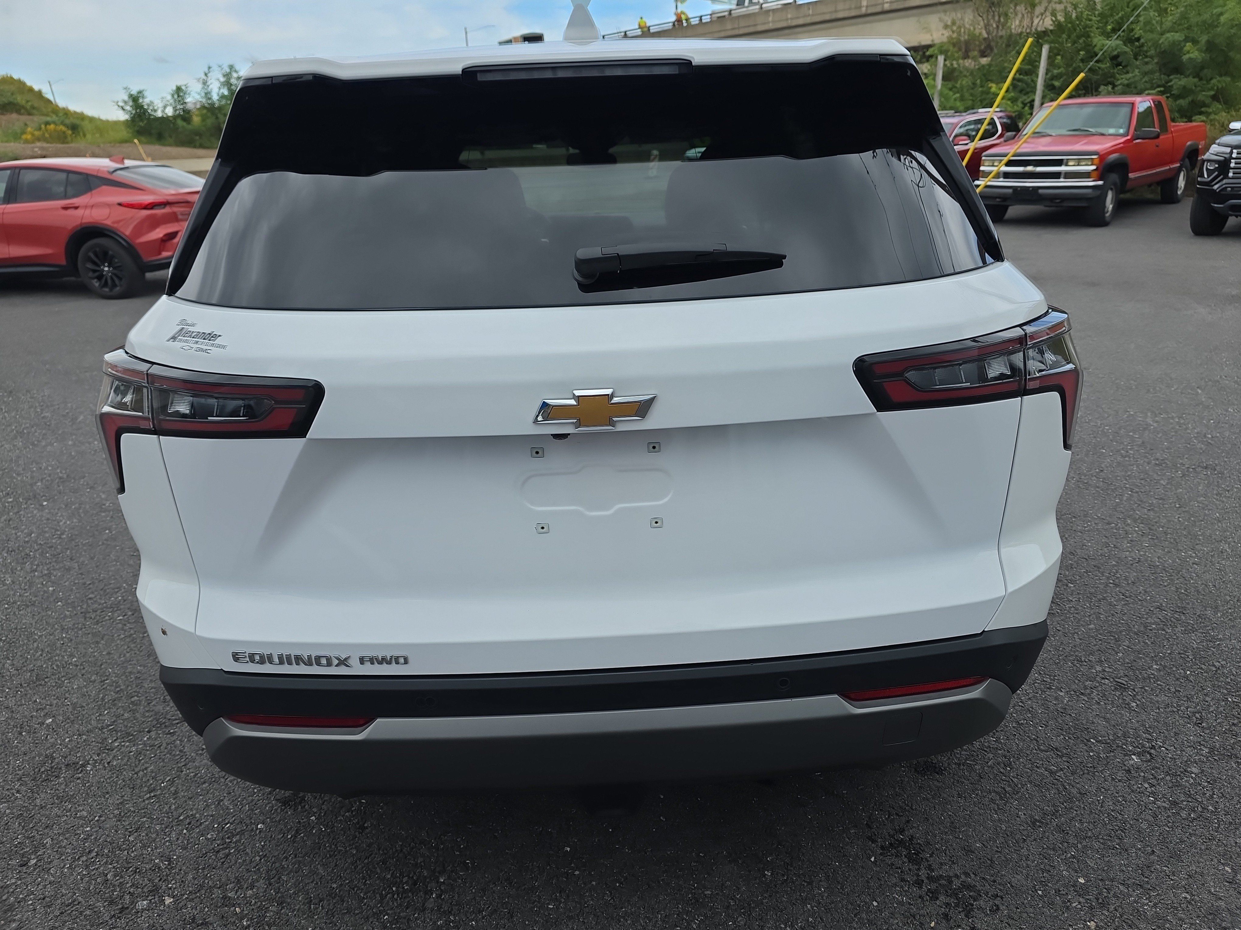 Used 2026 Chevrolet Equinox LT AWD/4WD image 4