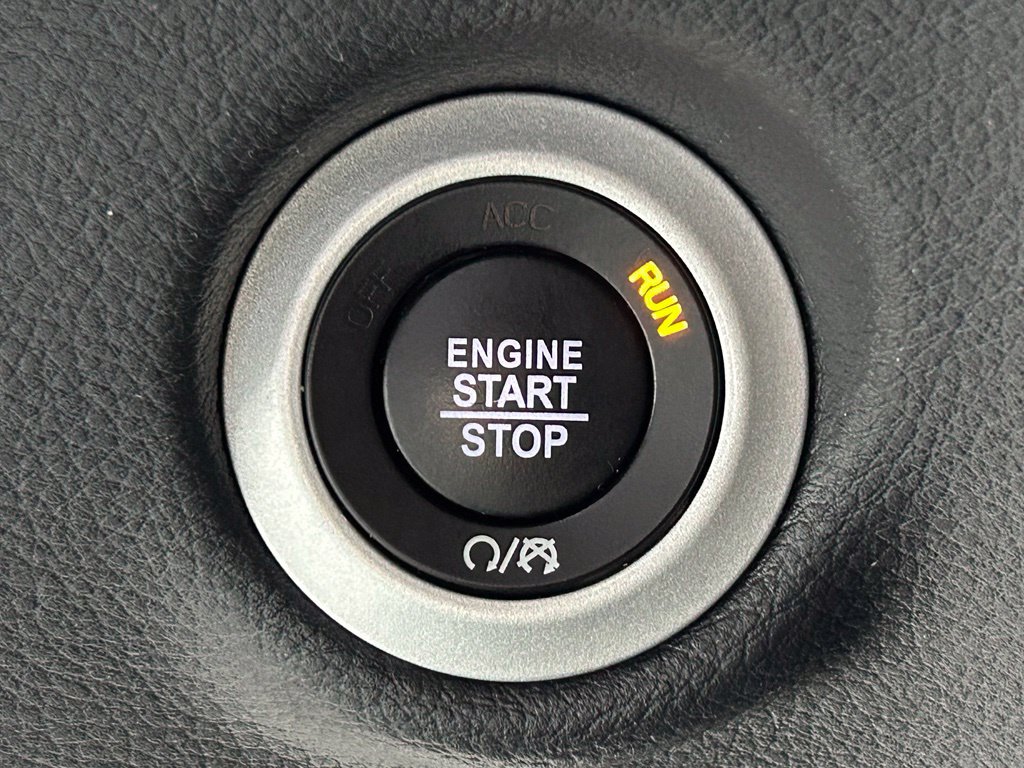 Used 2025 Chrysler Pacifica Limited FWD image 24