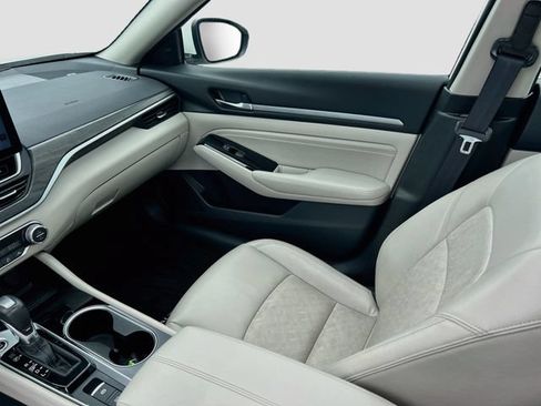 Used 2023 Nissan Altima 2.5 SL AWD/4WD image 5