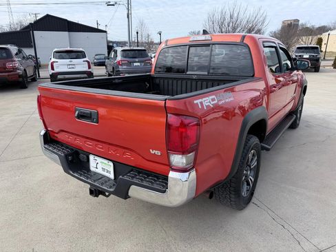 Used 2017 Toyota Tacoma TRD Off-Road w/ Tow Package (A/T) AWD/4WD image 37