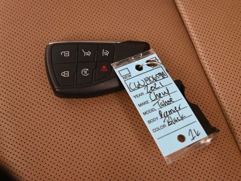 Used 2021 Chevrolet Tahoe Premier w/ Premium Package image 31