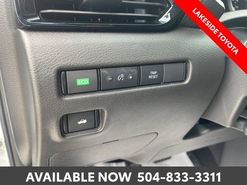 Used 2025 Nissan Sentra SV FWD image 25