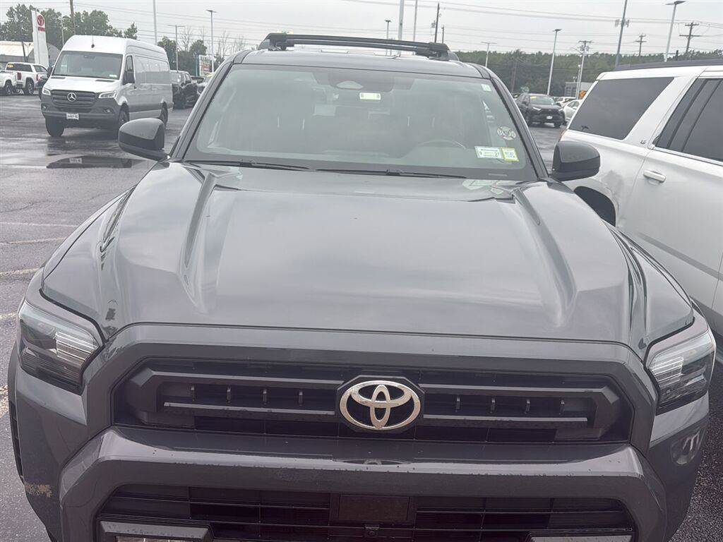 Used 2025 Toyota 4Runner SR5 AWD/4WD image 3