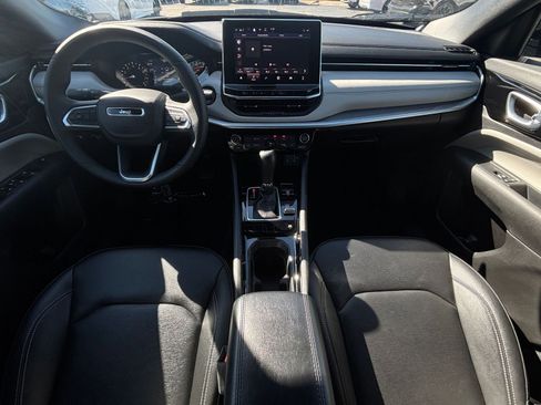 Used 2025 Jeep Compass Limited image 34