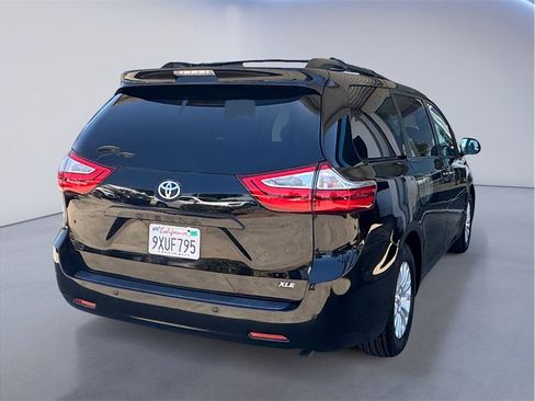 Used 2017 Toyota Sienna XLE w/ XLE Navigation Package FWD image 6