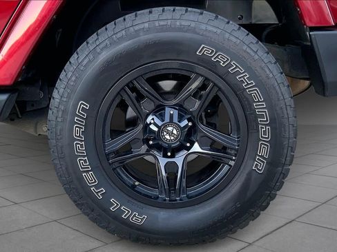 Used 2012 Jeep Wrangler Unlimited Sahara w/ Connectivity Group image 9