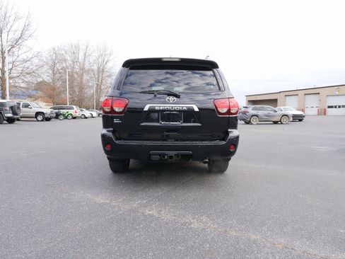 Used 2022 Toyota Sequoia SR5 image 5