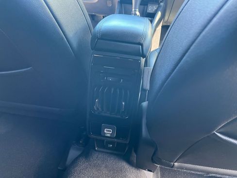 Used 2025 Jeep Compass Limited image 23