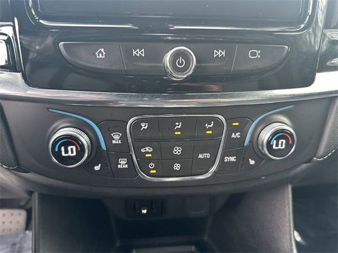 Used 2023 Chevrolet Traverse LT image 17