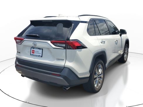 Used 2019 Toyota RAV4 Limited w/ Cold Weather Package FWD image 5