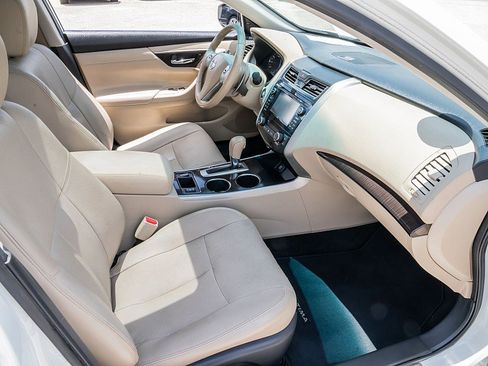 Used 2015 Nissan Altima 3.5 SL FWD image 18