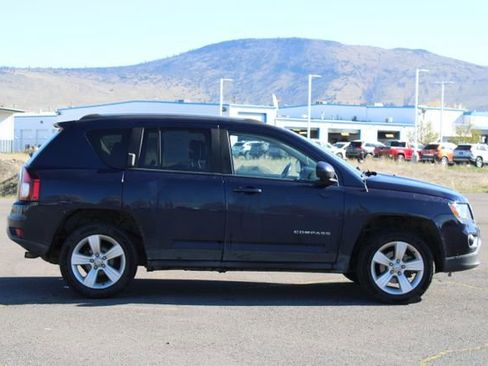 Used 2016 Jeep Compass Latitude image 6