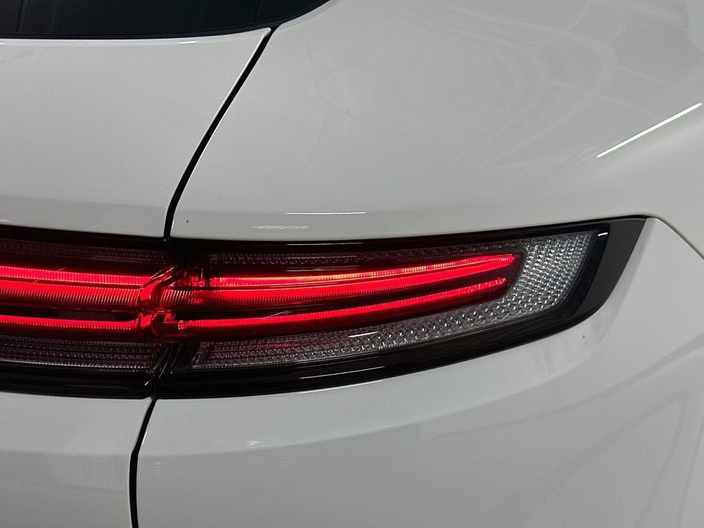 Certified 2025 Porsche Cayenne AWD/4WD image 33