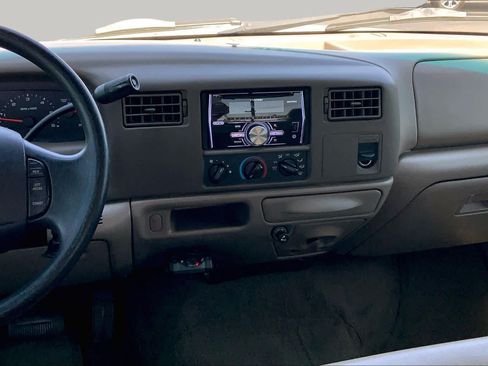 Used 2004 Ford F250 XL RWD image 6