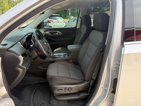 Used 2020 Chevrolet Traverse LT FWD image 8