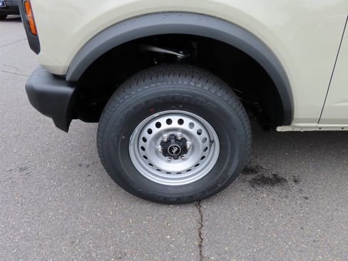 New 2025 Ford Bronco 4-Door image 7