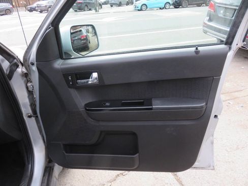 Used 2011 Ford Escape Limited w/ 302A Rapid Spec Order Code image 24