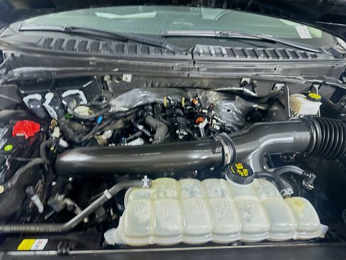 Used 2024 Ford Expedition XLT image 35