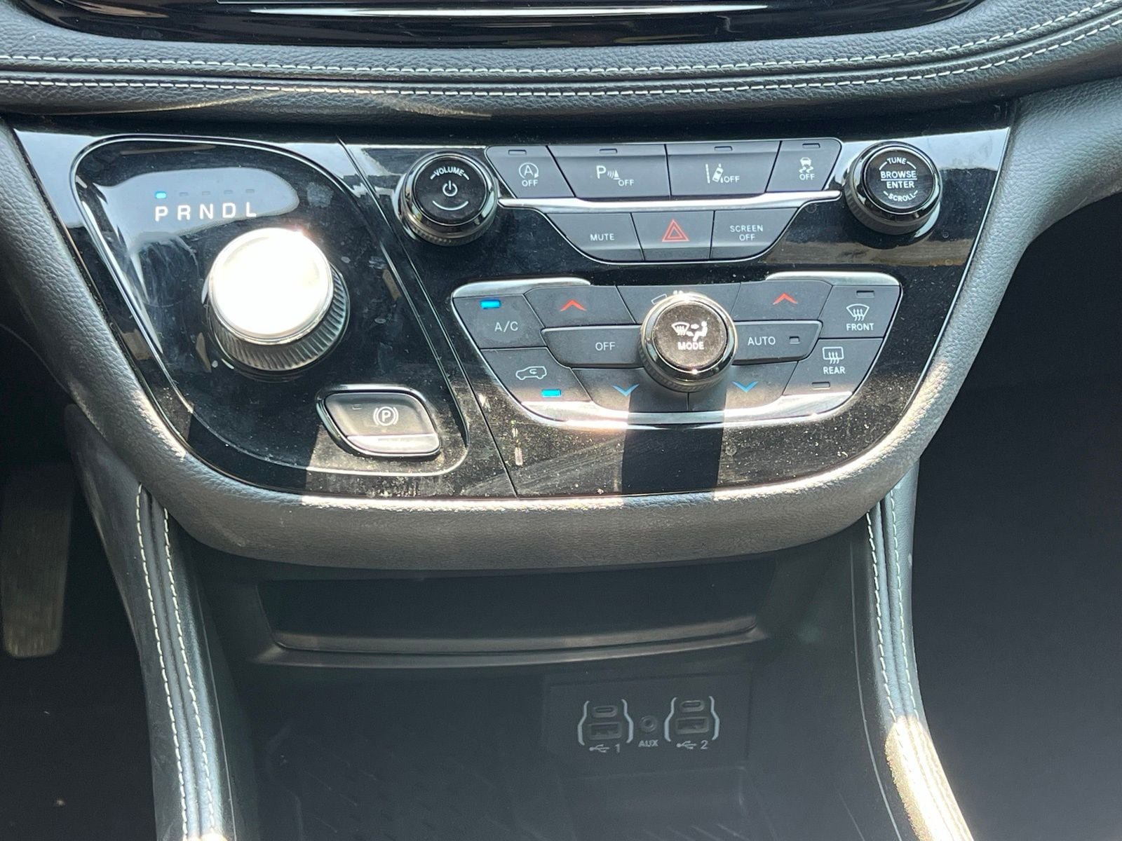 Used 2025 Chrysler Pacifica Limited FWD image 36