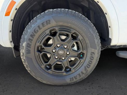 Used 2025 Ford Ranger Lariat w/ FX4 Off-Road Package image 9