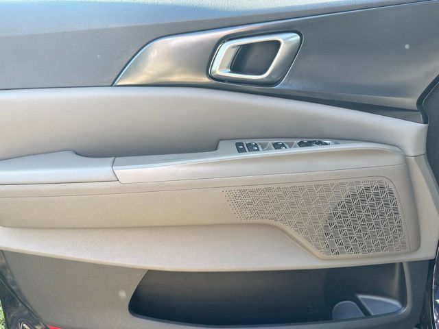 Used 2025 Kia Carnival FWD image 46
