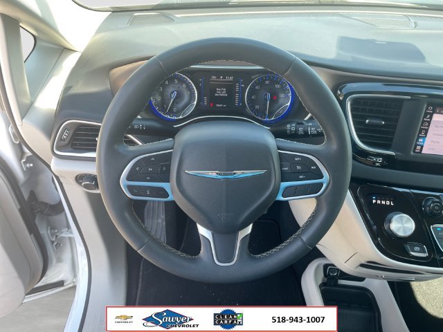 Used 2023 Chrysler Voyager LX FWD image 13