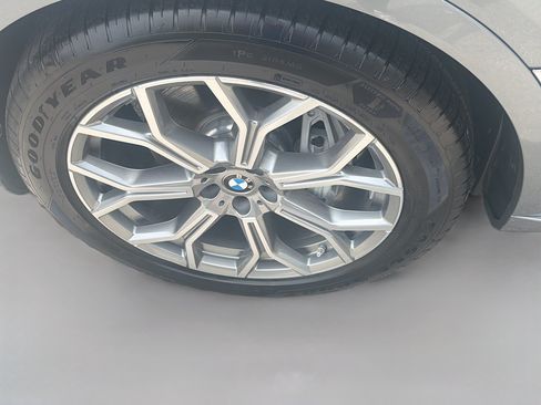 Used 2024 BMW X7 xDrive40i w/ Premium Package AWD/4WD image 37