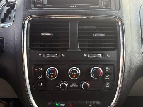 Used 2019 Dodge Grand Caravan SXT FWD image 22