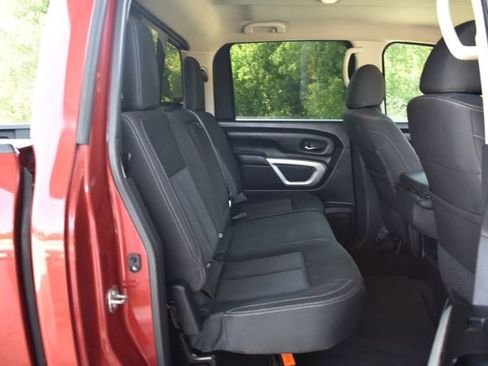 Used 2017 Nissan Titan SV image 14