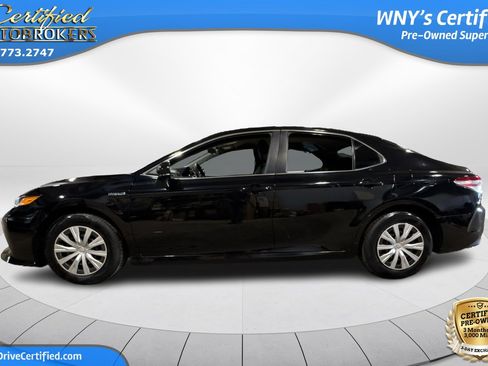 Used 2020 Toyota Camry LE image 9