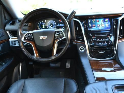 Used 2018 Cadillac Escalade Luxury AWD/4WD image 19
