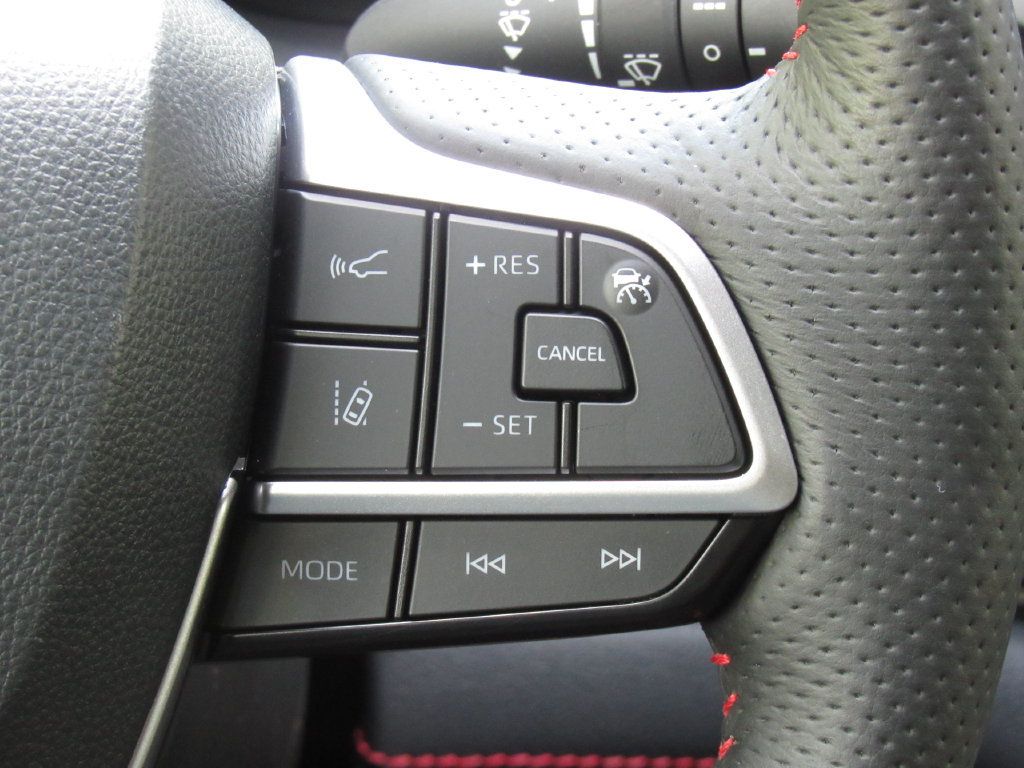 Used 2025 Toyota Sienna XSE AWD/4WD image 29