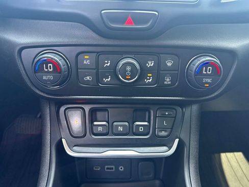 Used 2018 GMC Terrain SLE w/ Driver Convenience Package AWD/4WD image 21