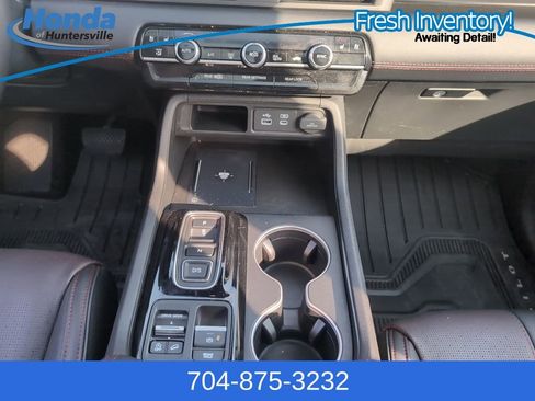 Used 2025 Honda Pilot Black Edition image 18