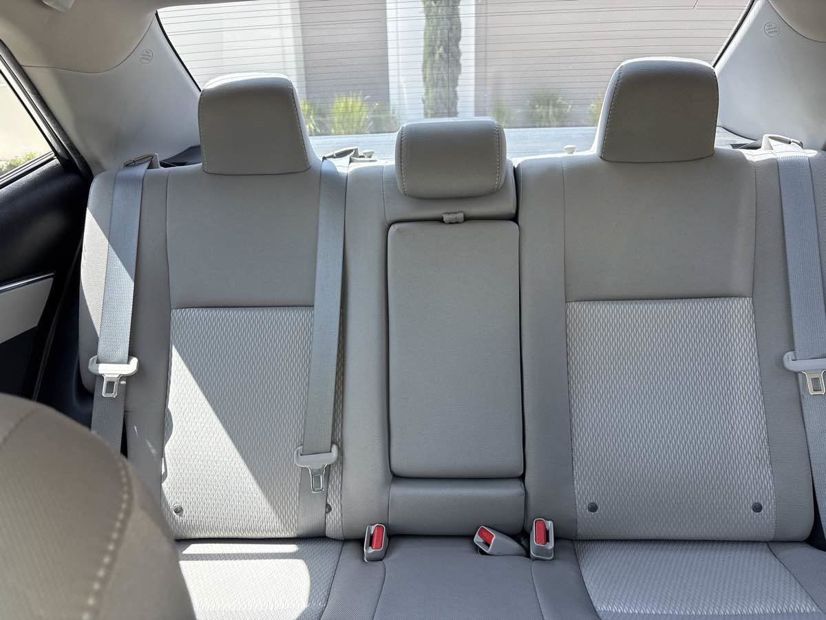 Used 2015 Toyota Corolla LE FWD image 26