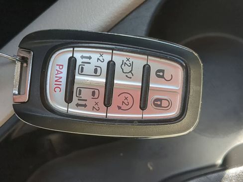 Used 2022 Chrysler Voyager LX FWD image 33