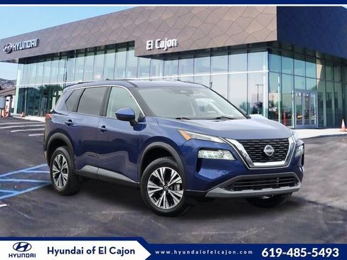 Used 2023 Nissan Rogue SV image 1