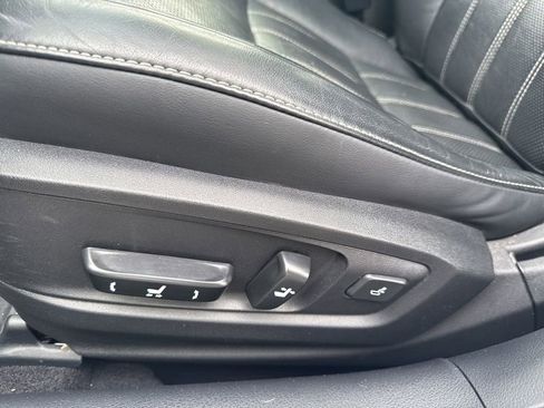 Used 2016 Lexus ES 300h w/ Luxury Package w/Wood Trim image 12