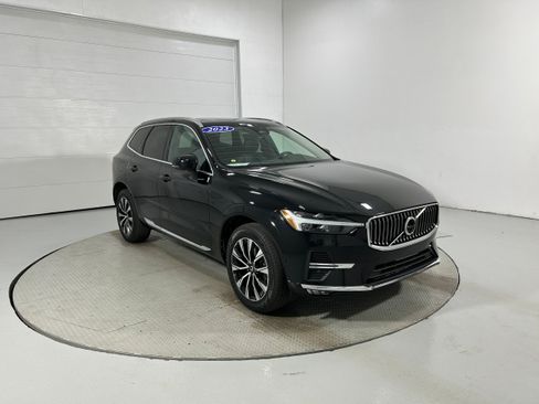 Used 2023 Volvo XC60 B5 Plus AWD/4WD image 3