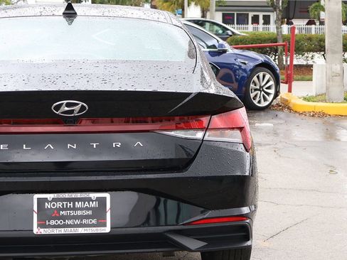 Used 2023 Hyundai Elantra SEL w/ Convenience Package FWD image 15