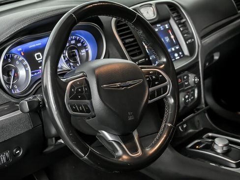 Used 2021 Chrysler 300 Touring L image 22