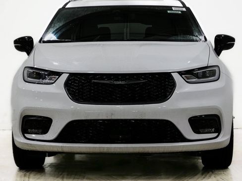 New 2026 Chrysler Pacifica Limited w/ S Appearance Package AWD/4WD image 2