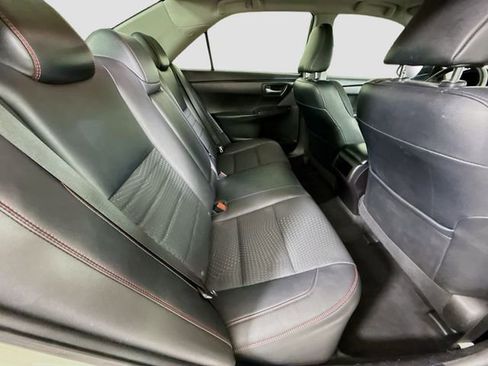 Used 2015 Toyota Camry SE w/ Moonroof Package image 25