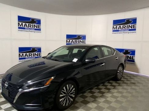Used 2024 Nissan Altima 2.5 SV FWD image 6