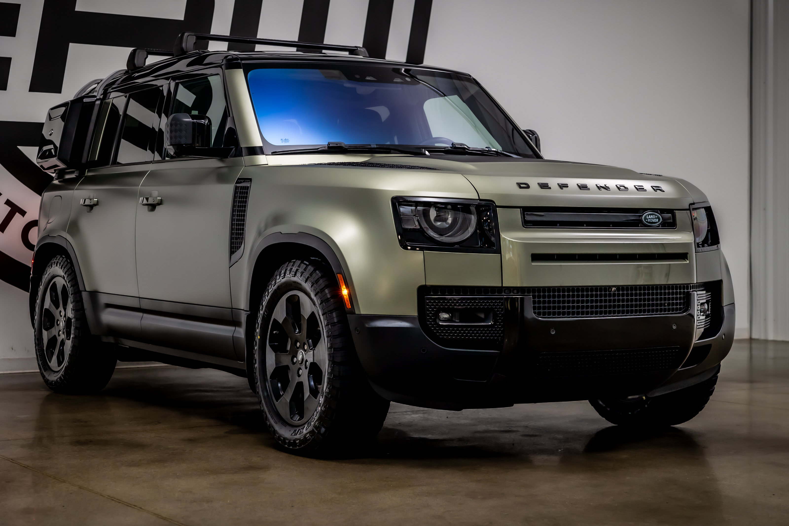 Used 2020 Land Rover Defender 110 HSE AWD/4WD image 25