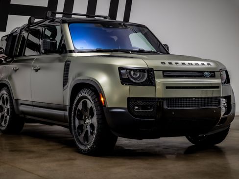 Used 2020 Land Rover Defender 110 HSE AWD/4WD image 25